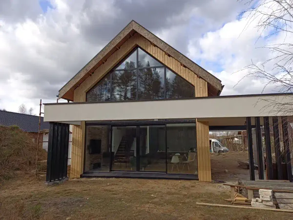 Nowoczesny dom drewniany wykonany przez MKDrew